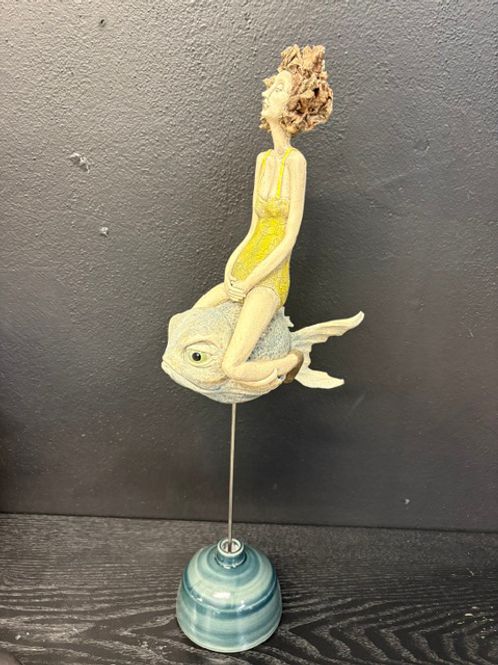 Hovedbilde Keramikk dame på fisk II 50 cm GV34